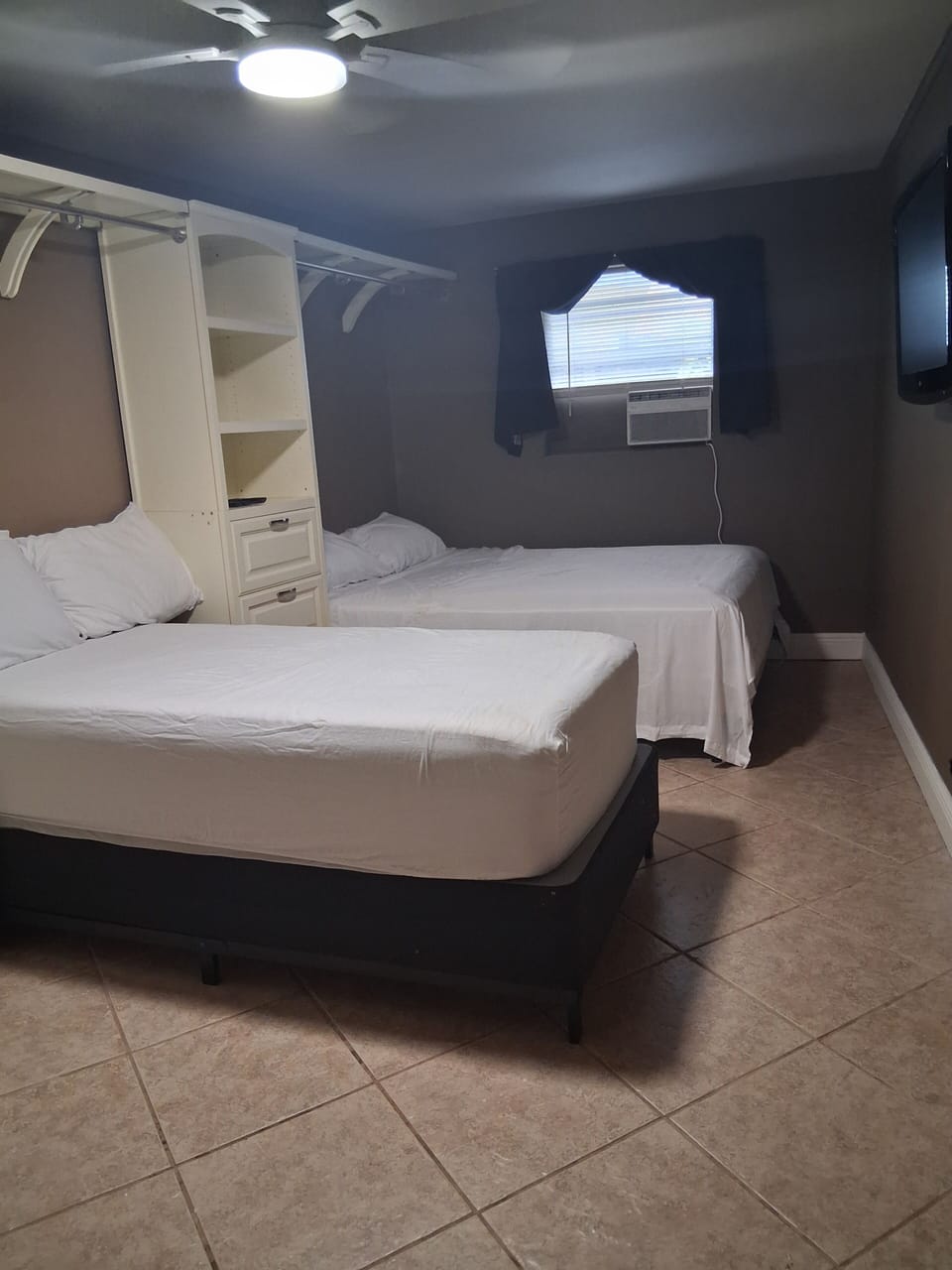 Lovely room With firestick