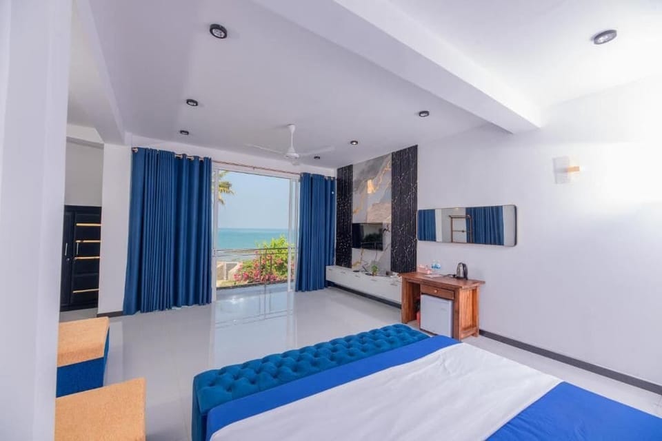 Deluxe Double Room, Balcony, Sea View | Laptop workspace, free WiFi