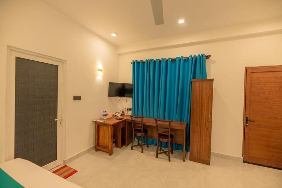 Deluxe Double Room, Balcony, Sea View | Interior