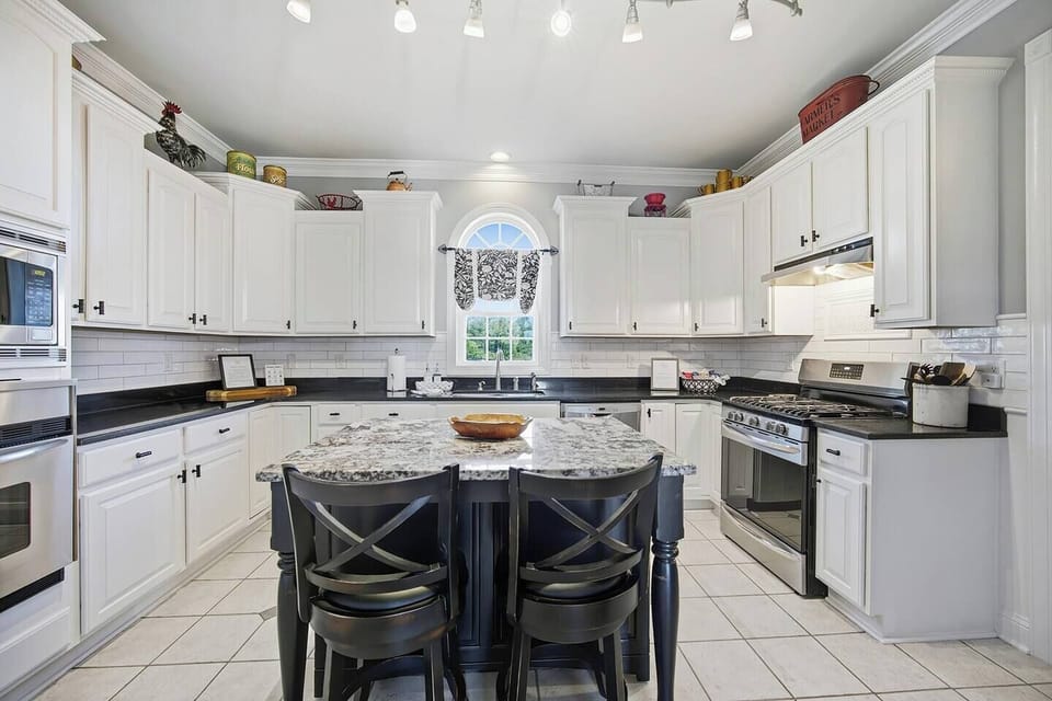 Delightful Chef's kitchen with large center island, gas range/oven and 2nd convection oven and microwave.  All cookware and utensils provided!