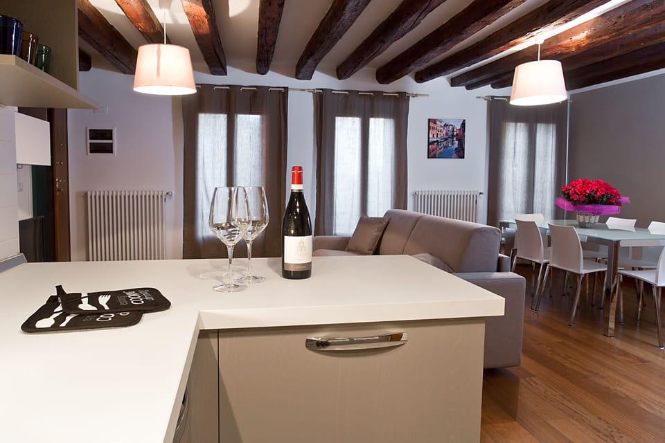Apartment, 1 Bedroom, Accessible | Private kitchen | Coffee/tea maker, full-size fridge, microwave, stovetop