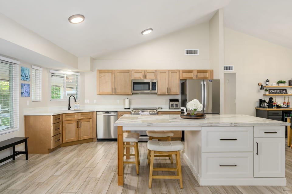 Full kitchen