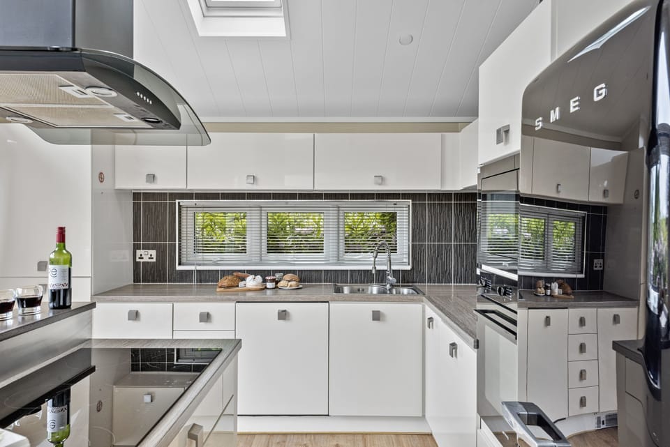 Kitchen area - Brayford Lodge, Kentisbury Grange