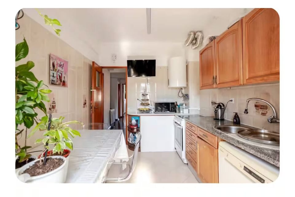Luxury Room, City View | Private kitchen | Full-size fridge, microwave, oven, stovetop