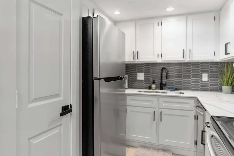Bring your groceries & stock the kitchen. Plenty of counter & cabinet space for storing goods & making delicious meals.