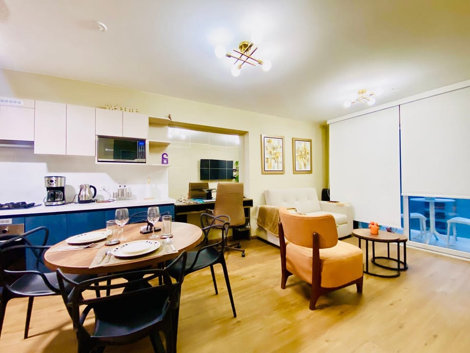 Basic Apartment | Dining