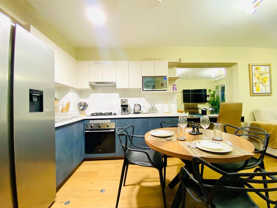 Basic Apartment | Private kitchen | Dining tables