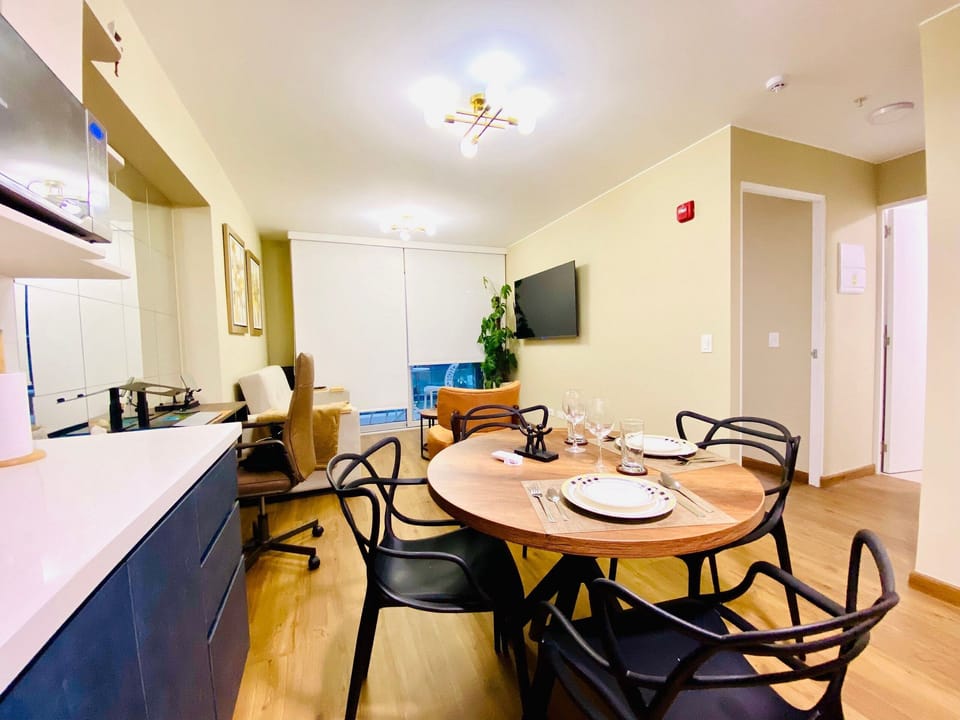 Basic Apartment | Dining