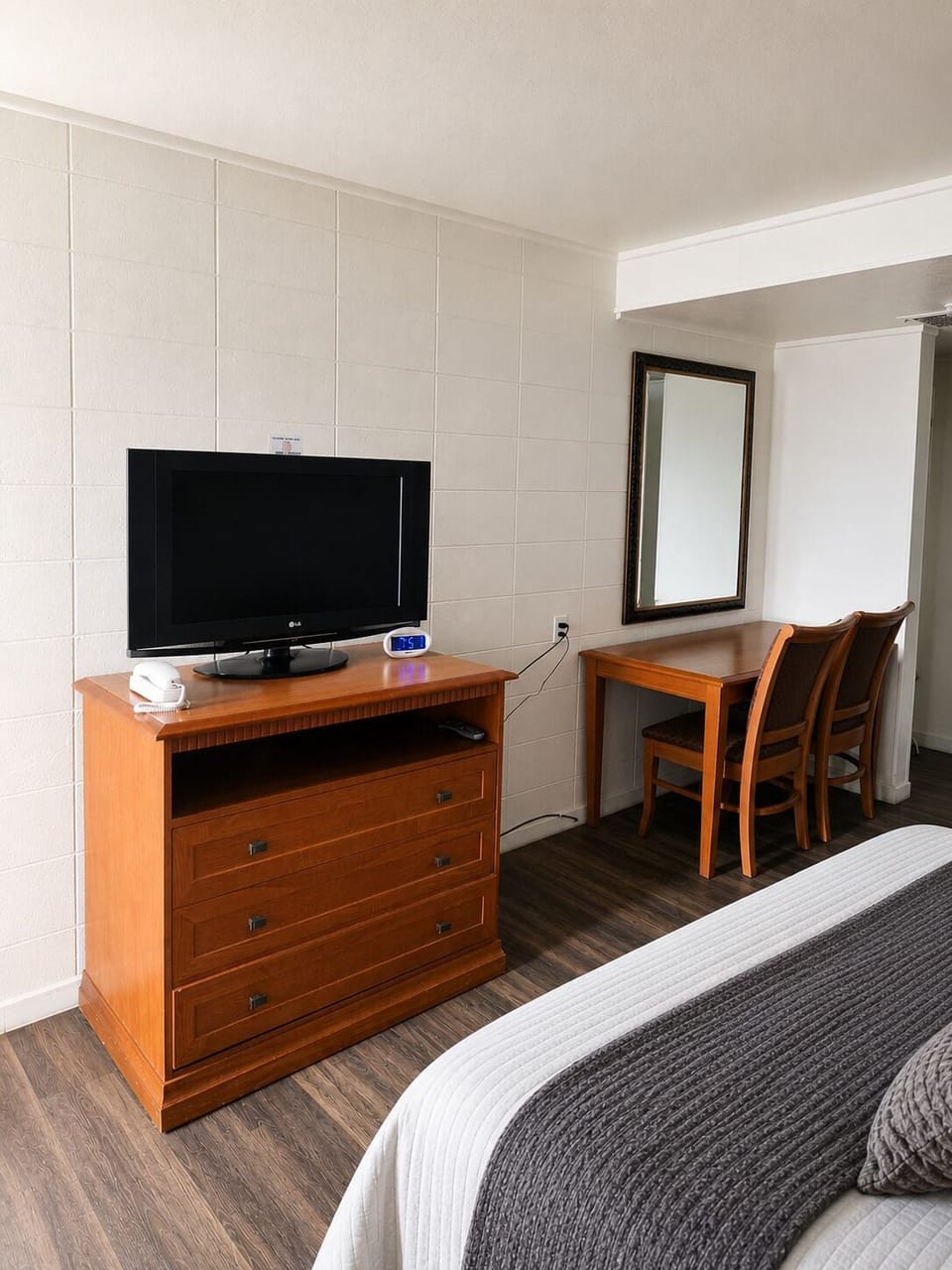 Deluxe Room, 1 King Bed, Non Smoking, Refrigerator | Desk, laptop workspace, blackout drapes, bed sheets