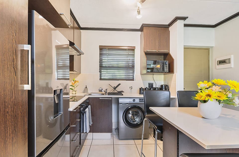 Apartment, 2 Bedrooms, Patio | Private kitchen