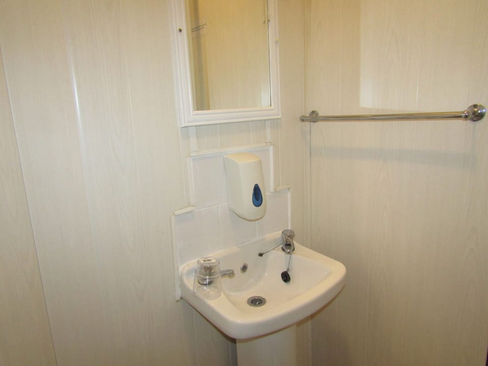 Basic Triple Room | Bathroom | Shower, free toiletries, towels, soap