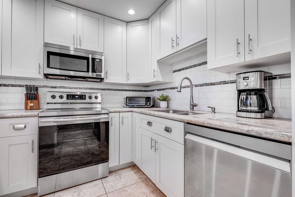 Fully equipped kitchen for stirring up island meals & snacks