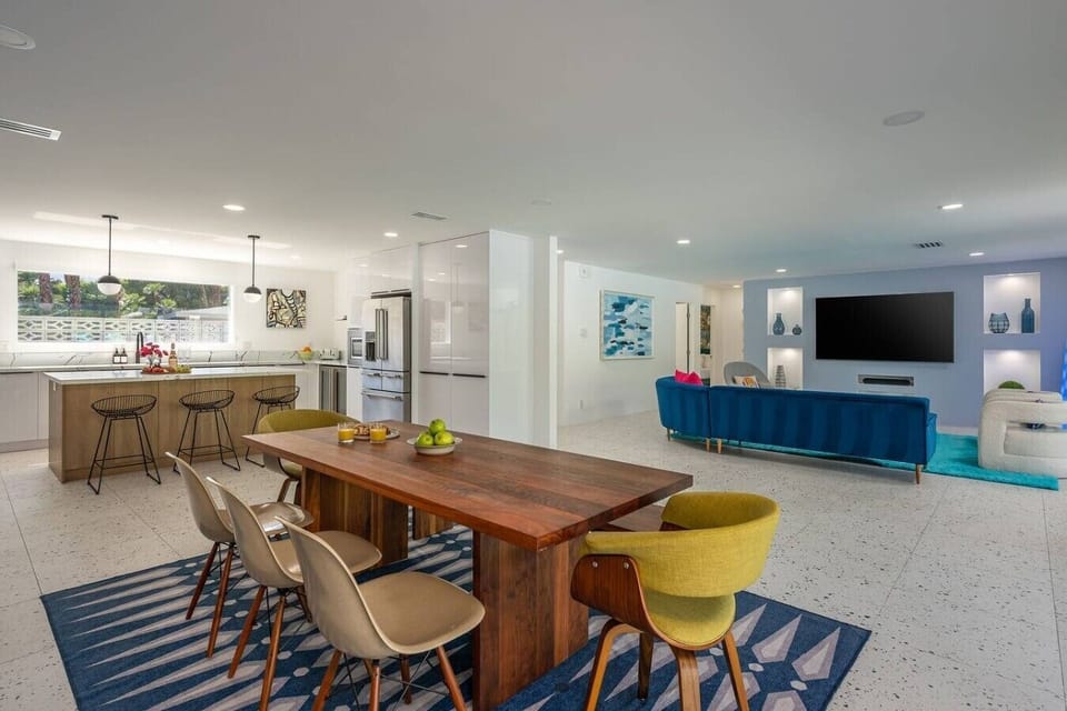 Dining area: 8-person dining table