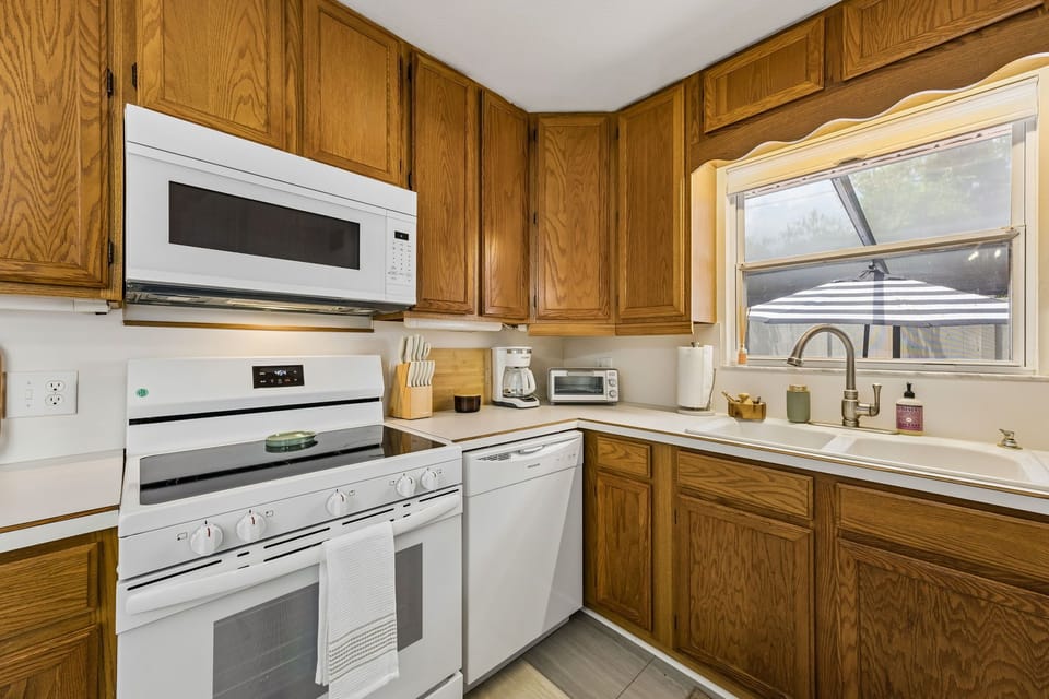 All electric appliances for your safety! Standard drip coffee machine, toaster, blender.
