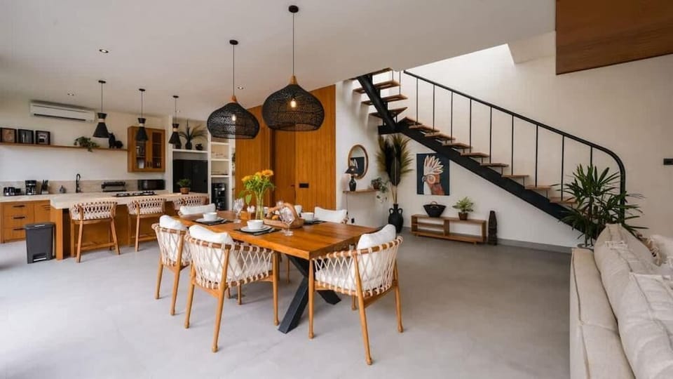 Villa, 2 Bedrooms, Balcony | Dining
