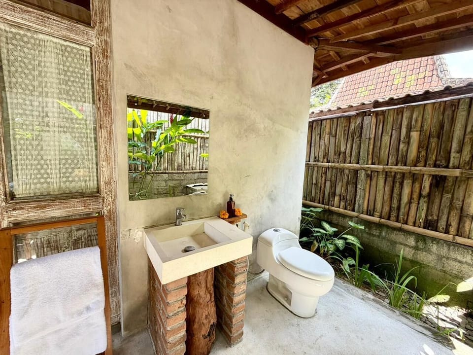 Superior Double Room, Private Pool | Bathroom | Shower, free toiletries, towels, soap