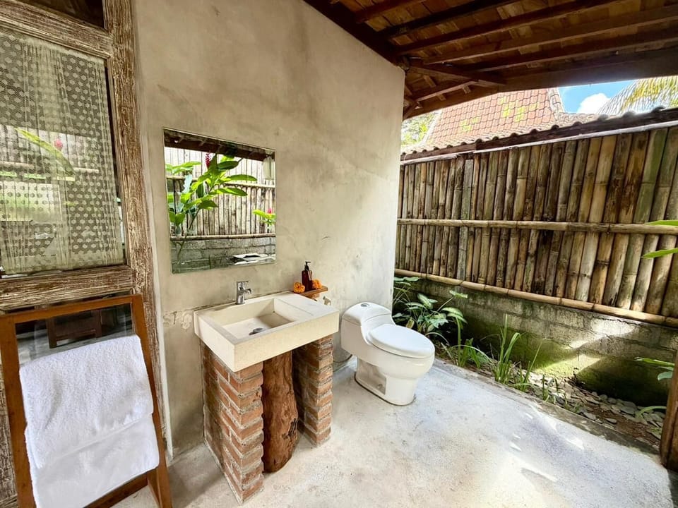 Superior Double Room, Private Pool | Bathroom | Shower, free toiletries, towels, soap