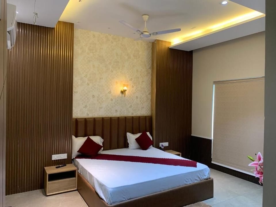Deluxe Double Room | Free WiFi