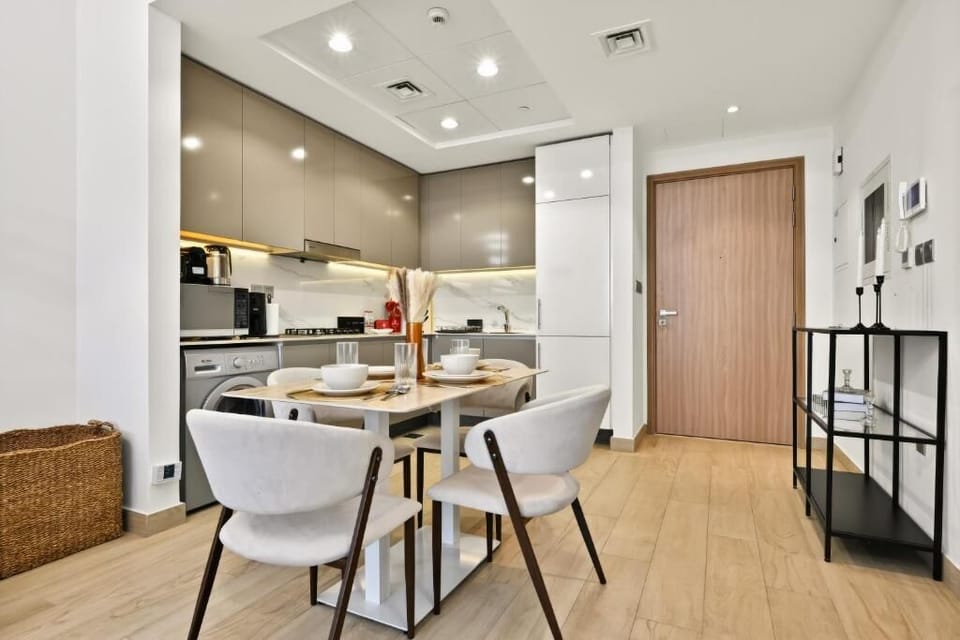 Apartment, Balcony, City View | Dining