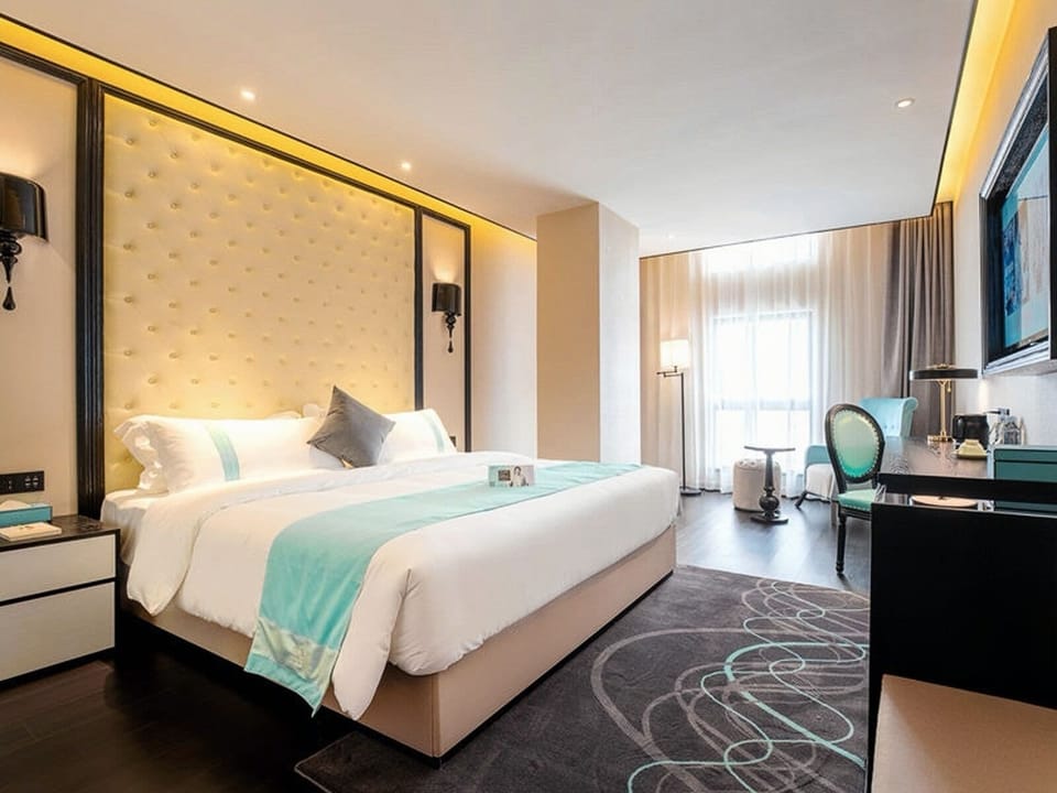 Superior Double Room | Premium bedding, pillowtop beds, free minibar items, desk