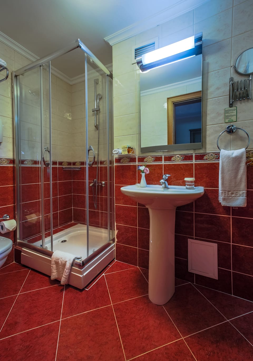 Standard Double or Twin Room | Bathroom | Free toiletries, hair dryer, bathrobes, slippers