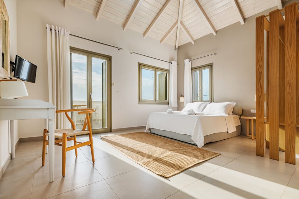 Dione Premium Sea View Apartment | Premium bedding, in-room safe, desk, soundproofing