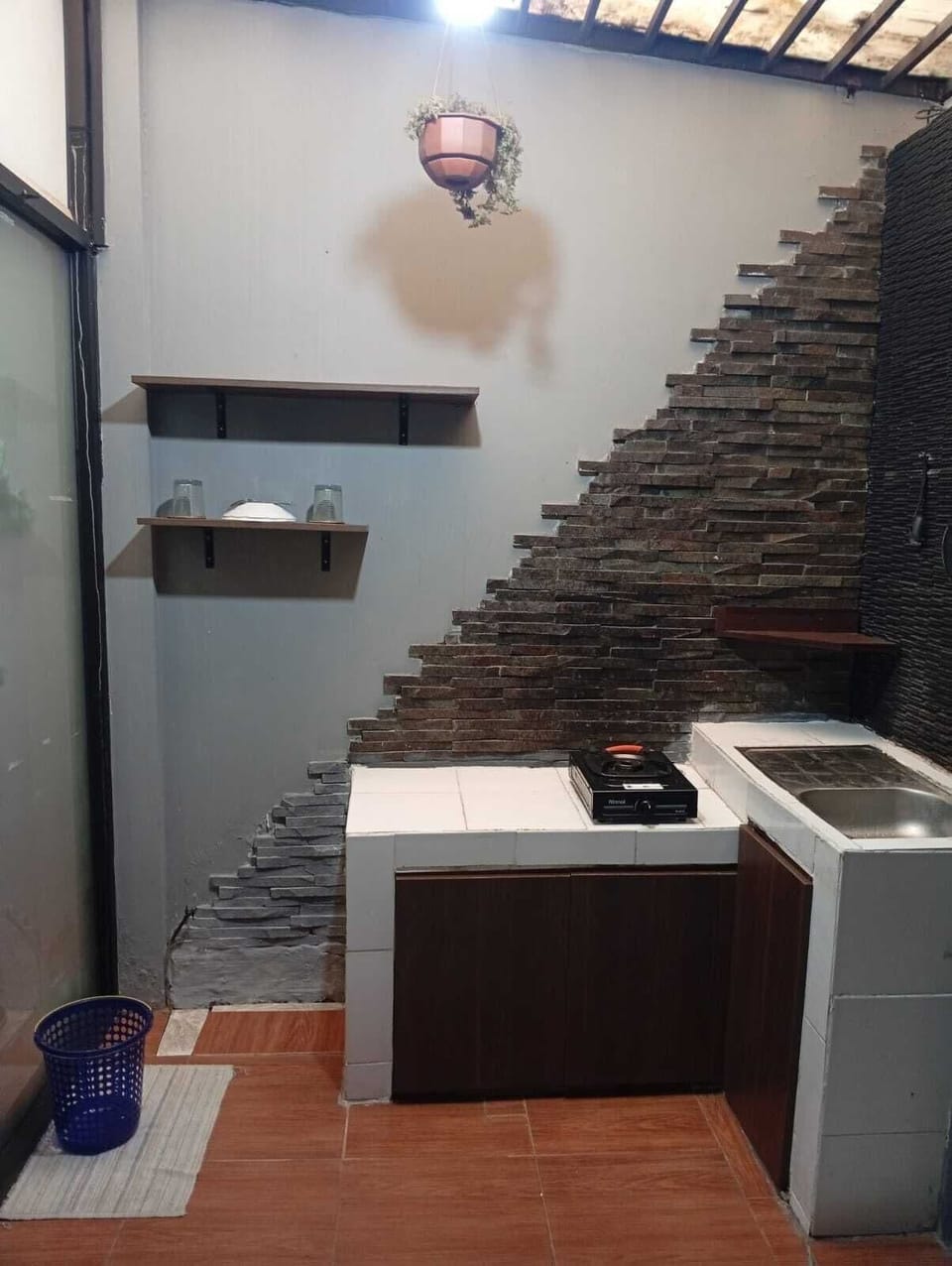 Deluxe Room | Private kitchen | Fridge