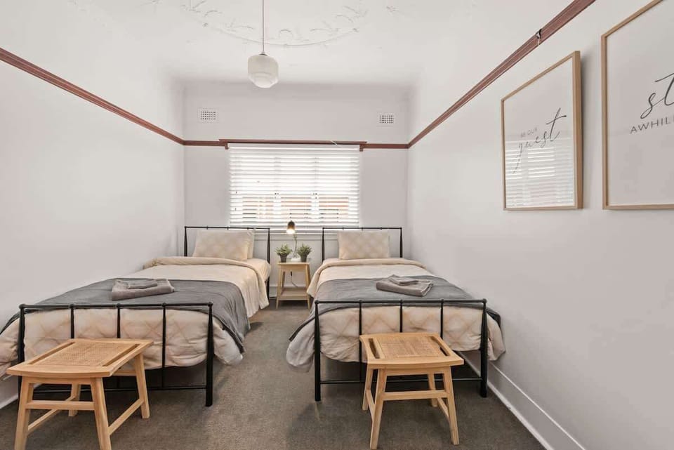 Art Deco in Ascot! ~ 2 Bed / 1 Bath / 1 Car Apartment in Brisbane