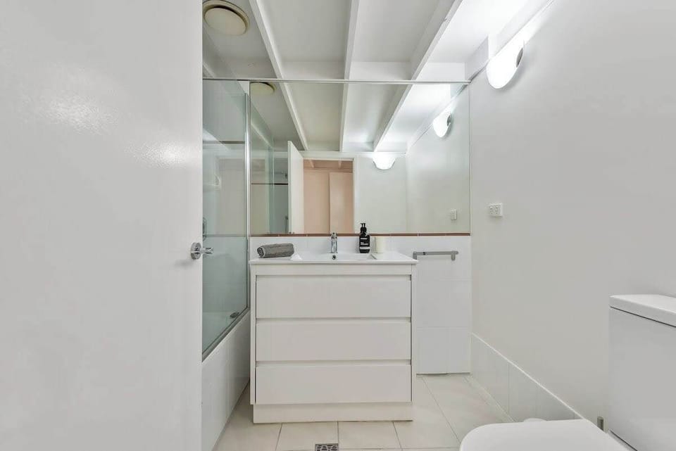 Iconic Warehouse Apartment~cbdedge~2bed/2bath/1car Apartment in Brisbane City