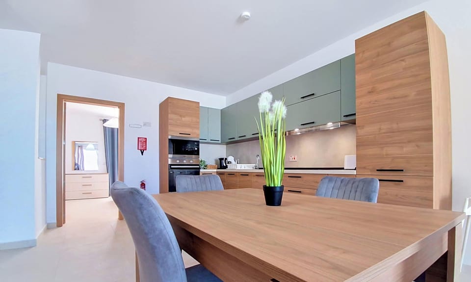 Kitchen and dining area