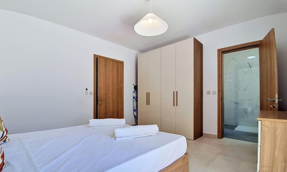 Double bedroom with ensuite bathroom