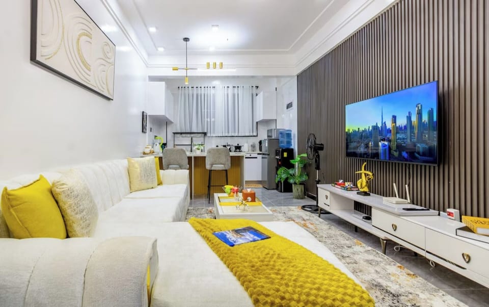 Deluxe Apartment, Balcony, City View | Living area