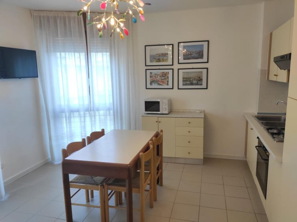 Apartment, 1 Bedroom, Terrace, Ocean View | Dining room