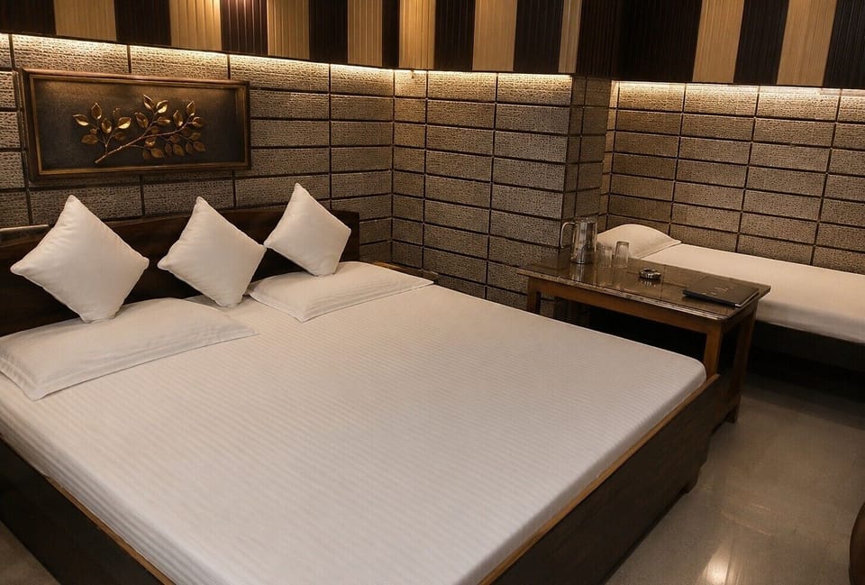 Triple Room | Free WiFi, bed sheets