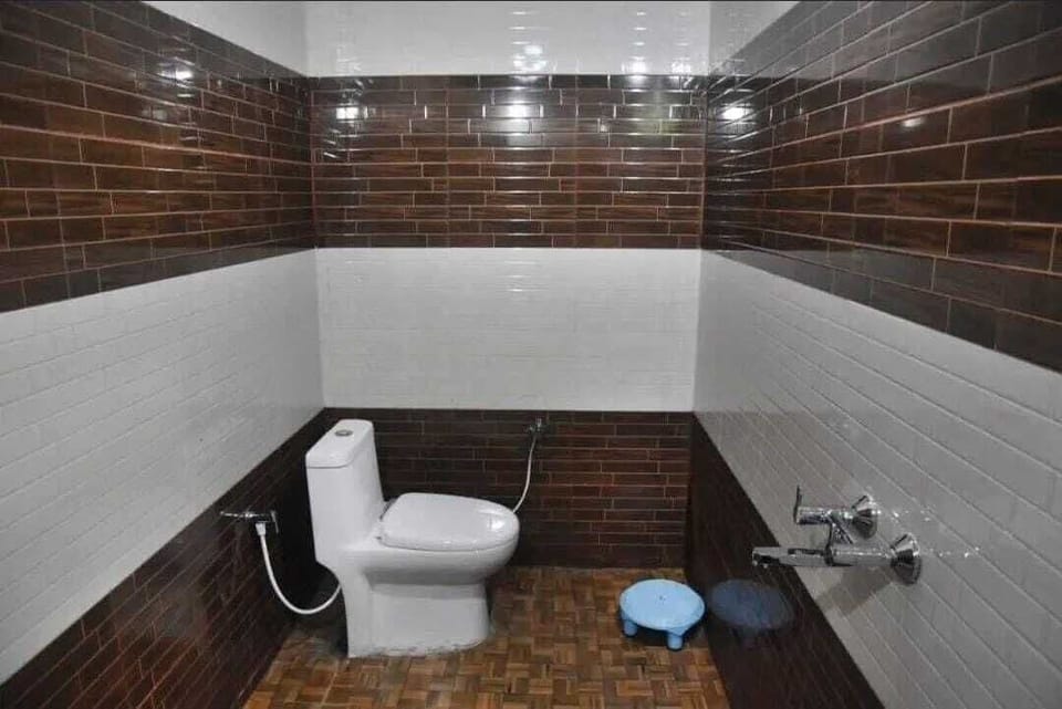 Family Room | Bathroom | Shower, soap, shampoo