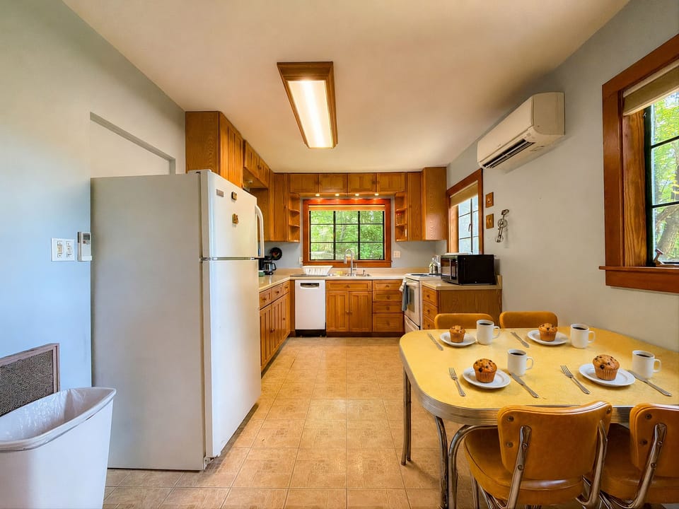 fully stocked kitchen complete with a great nostalgic breakfast table!