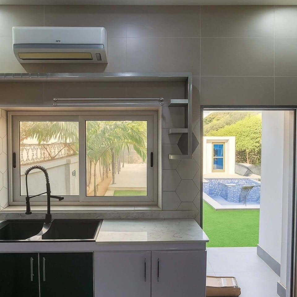 Economy Apartment, Balcony, City View | Private kitchen | Fridge, microwave, oven, stovetop