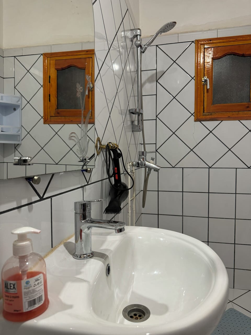 Comfort Double Room, Garden View | Bathroom | Free toiletries, hair dryer, towels, soap
