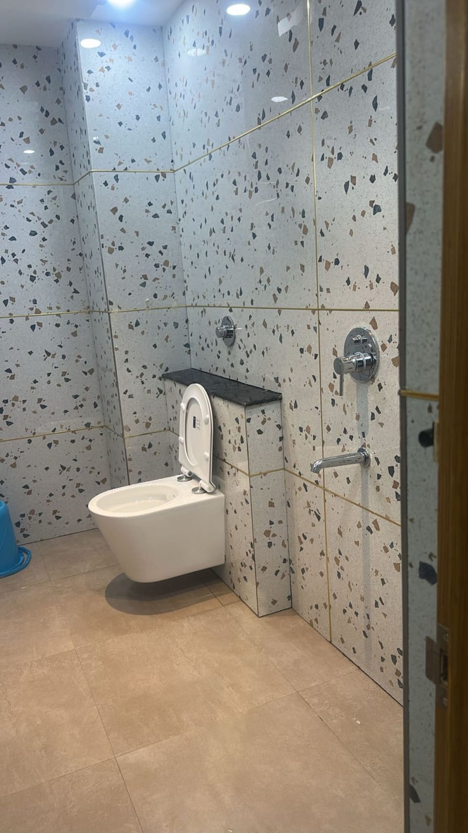 Shower, free toiletries, soap
