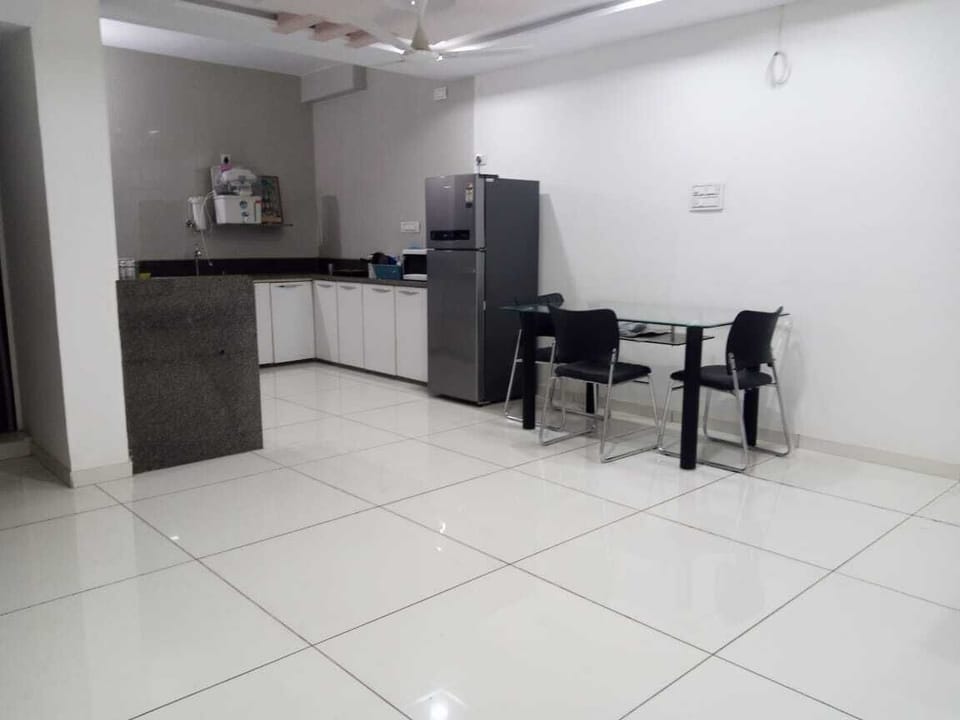 Luxury Double Room, Garden View | Dining