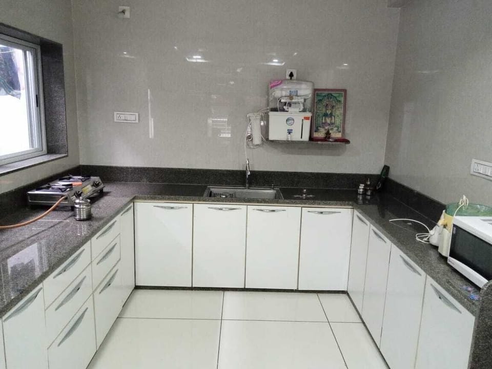 Fridge, microwave, oven, cookware/dishes/utensils