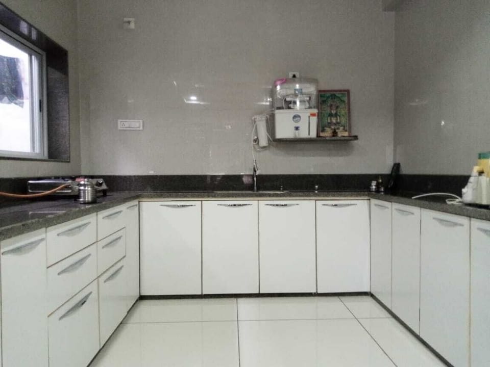 Fridge, microwave, oven, cookware/dishes/utensils