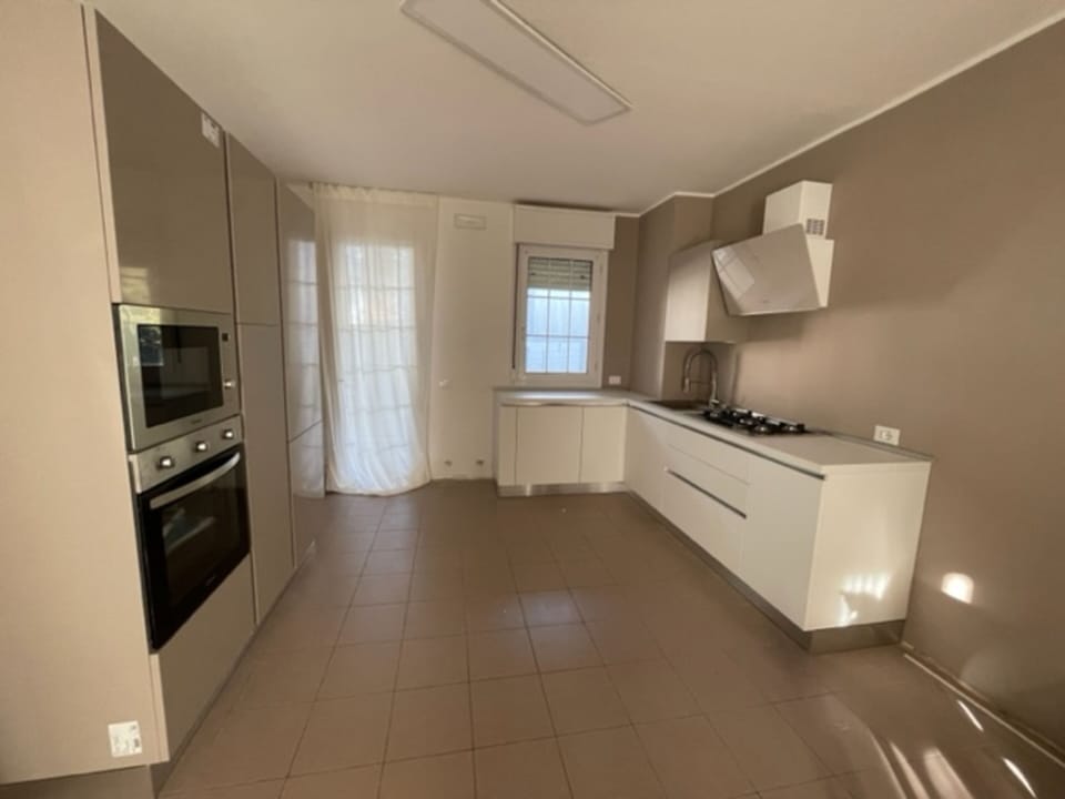 Apartment, 3 Bedrooms, Balcony, City View | Interior
