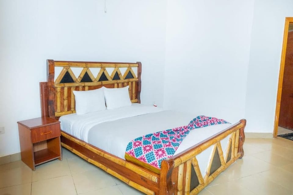 Double Room, Balcony, Garden View | In-room safe, soundproofing, iron/ironing board, bed sheets