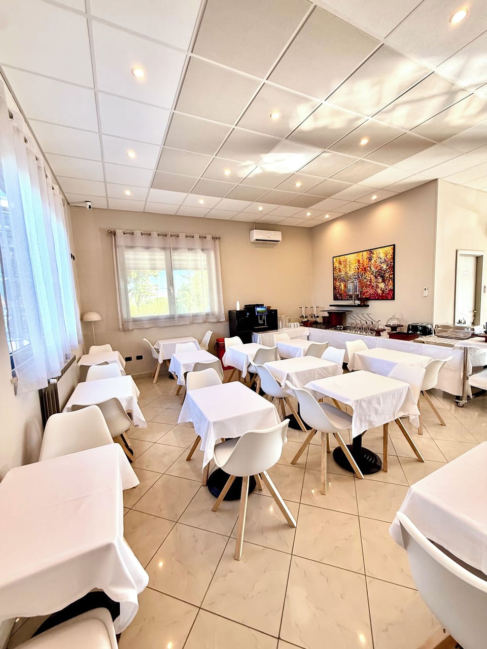 Free daily buffet breakfast
