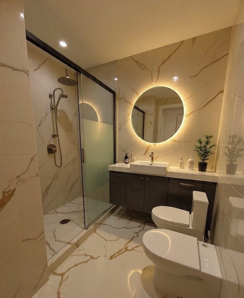 Camera Deluxe con letto matrimoniale, terrazzo e bagno privato | Bathroom | Shower, free toiletries, hair dryer, towels