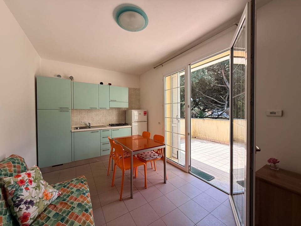 Apartment, 1 Bedroom, Balcony, Garden View | Interior