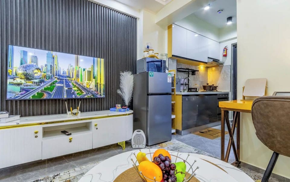 Deluxe Apartment, Balcony, City View | Private kitchen | Full-size fridge, microwave, cookware/dishes/utensils