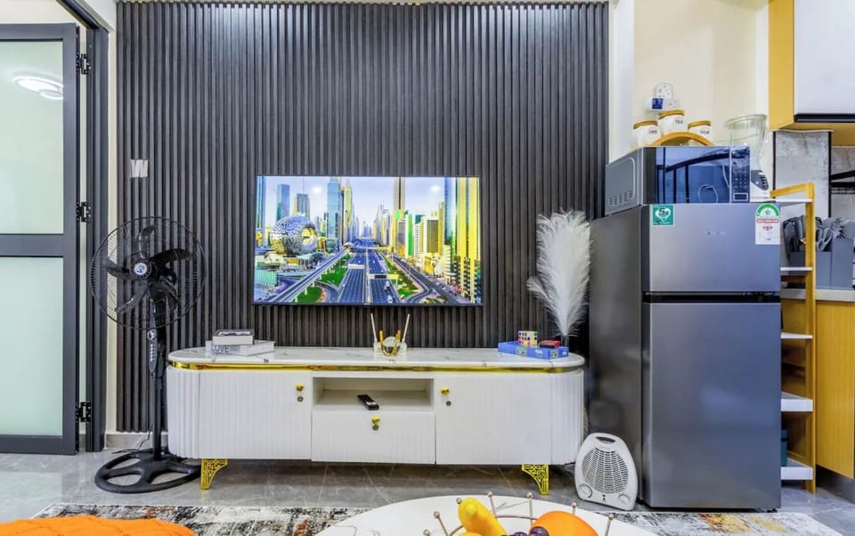 Deluxe Apartment, Balcony, City View | Interior