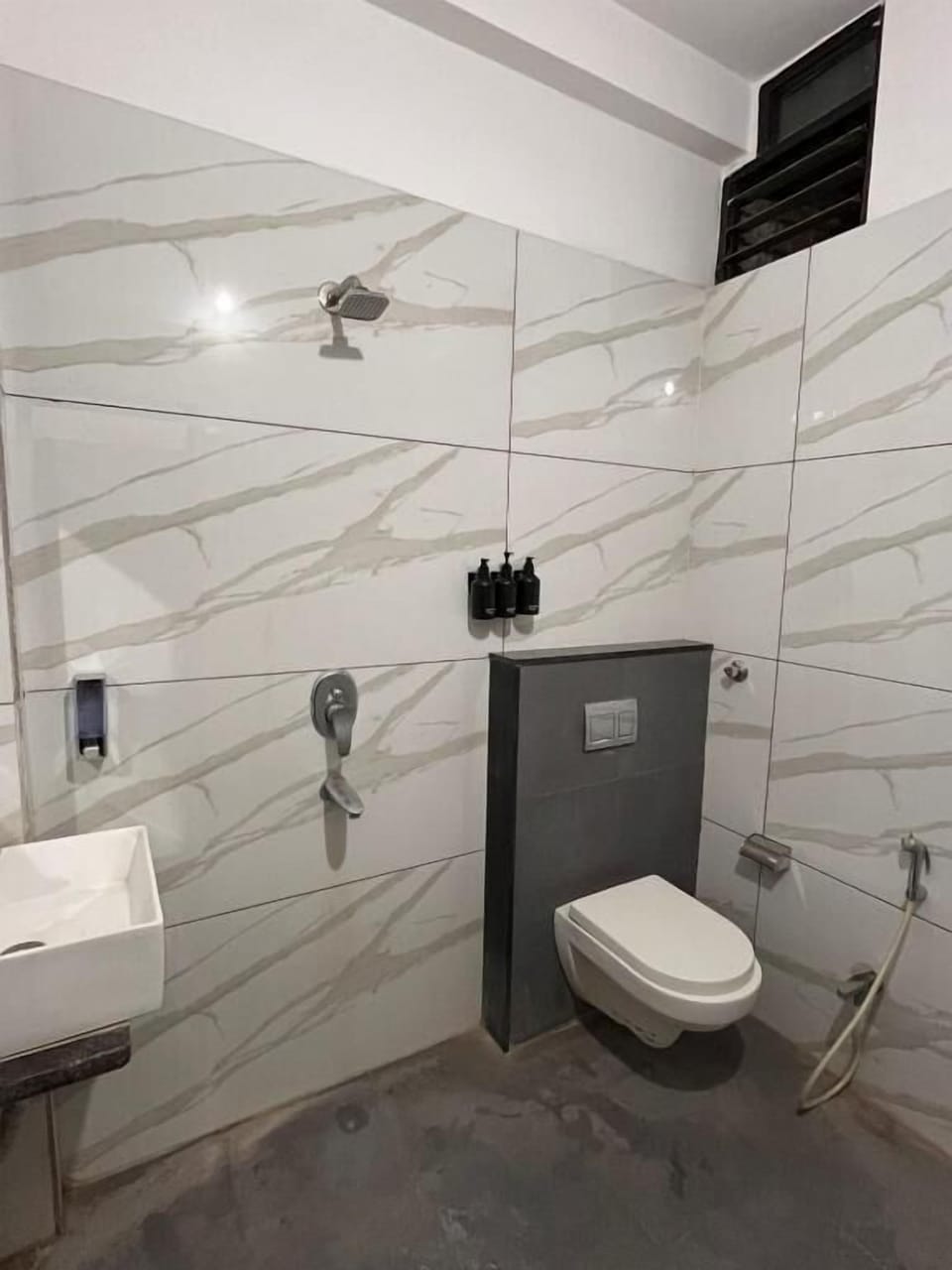 Slippers, shampoo, toilet paper